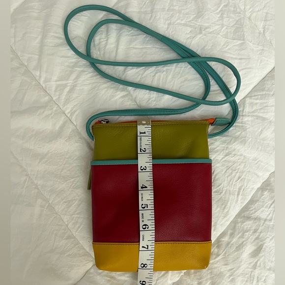 ili NY & Co. Cross Body Purse! Genuine Leather in excellent condition. - Picture 4 of 16